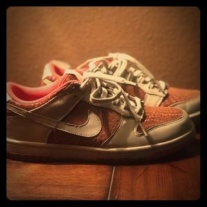 Woman’s Grey Pink Nike size 6